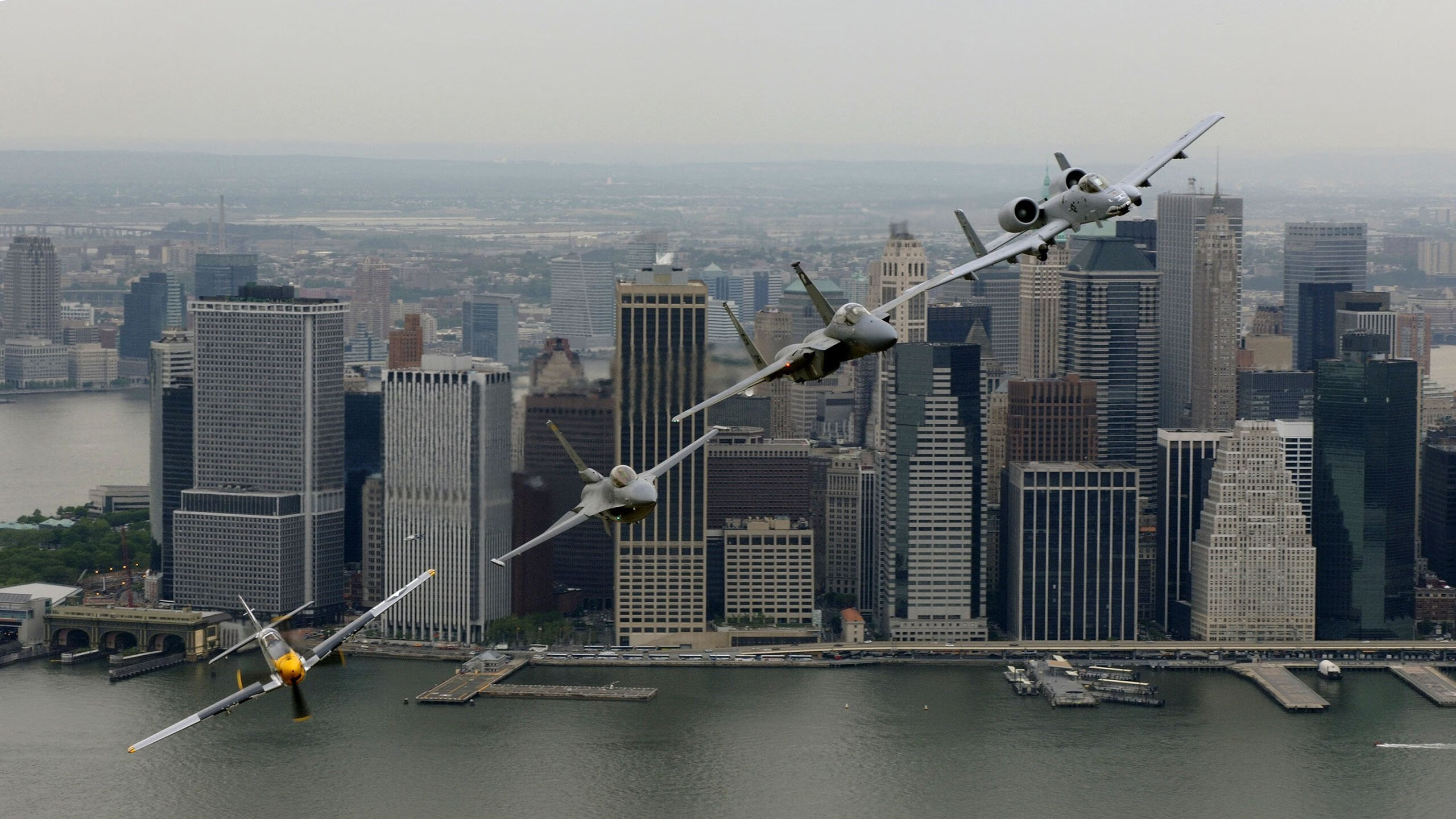 国足队员比赛坚韧拼搏,不畏艰难,国足优秀