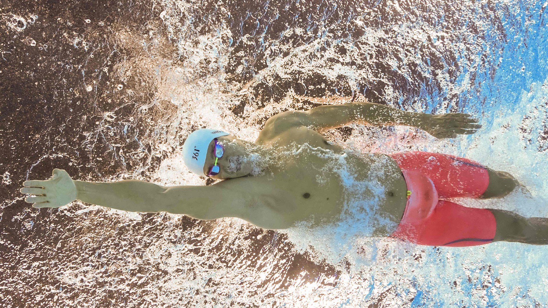 女足比赛中,中国队员马某助攻得手,中国女足队长马君