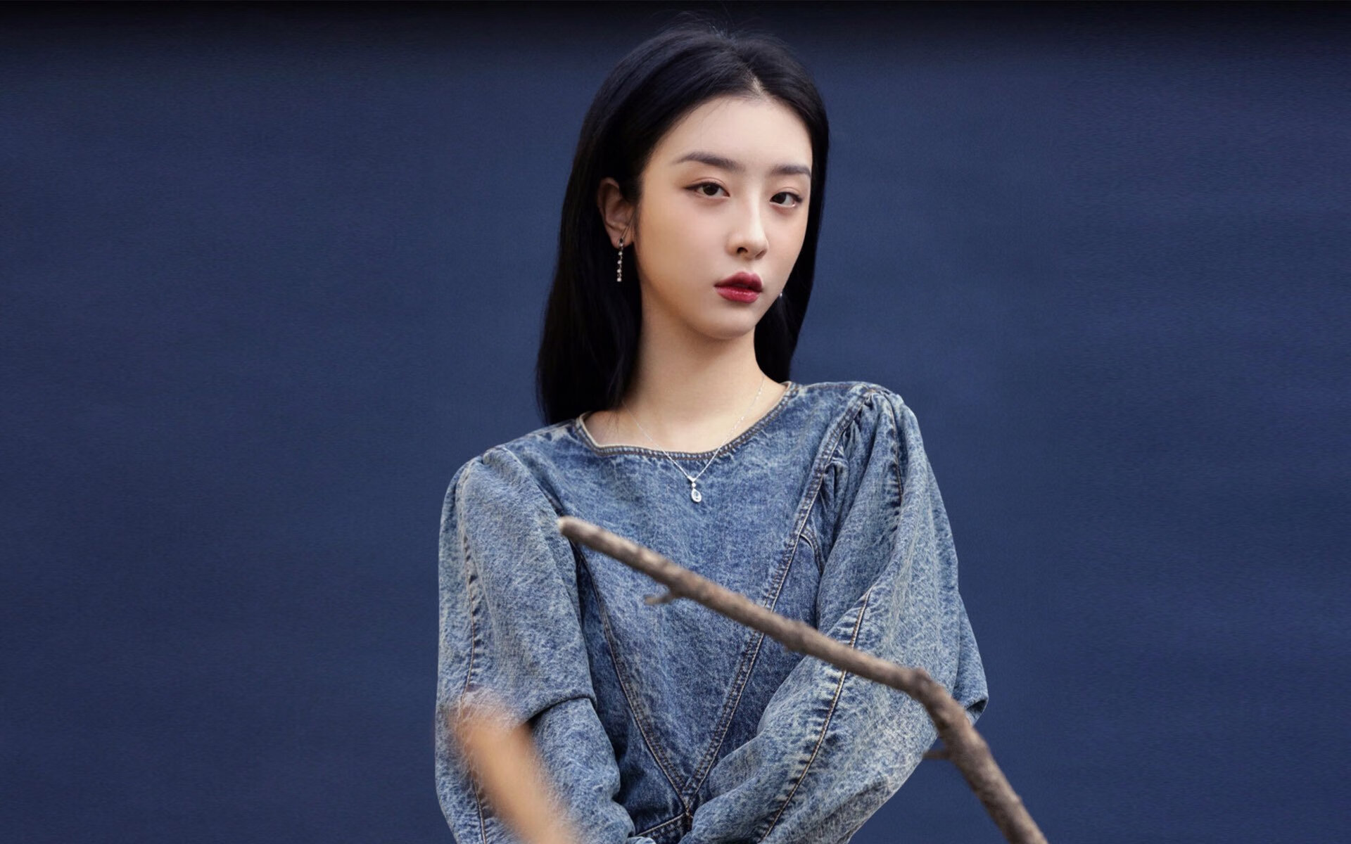 女足比赛中,中国队员马某助攻得手,中国女足队长马君