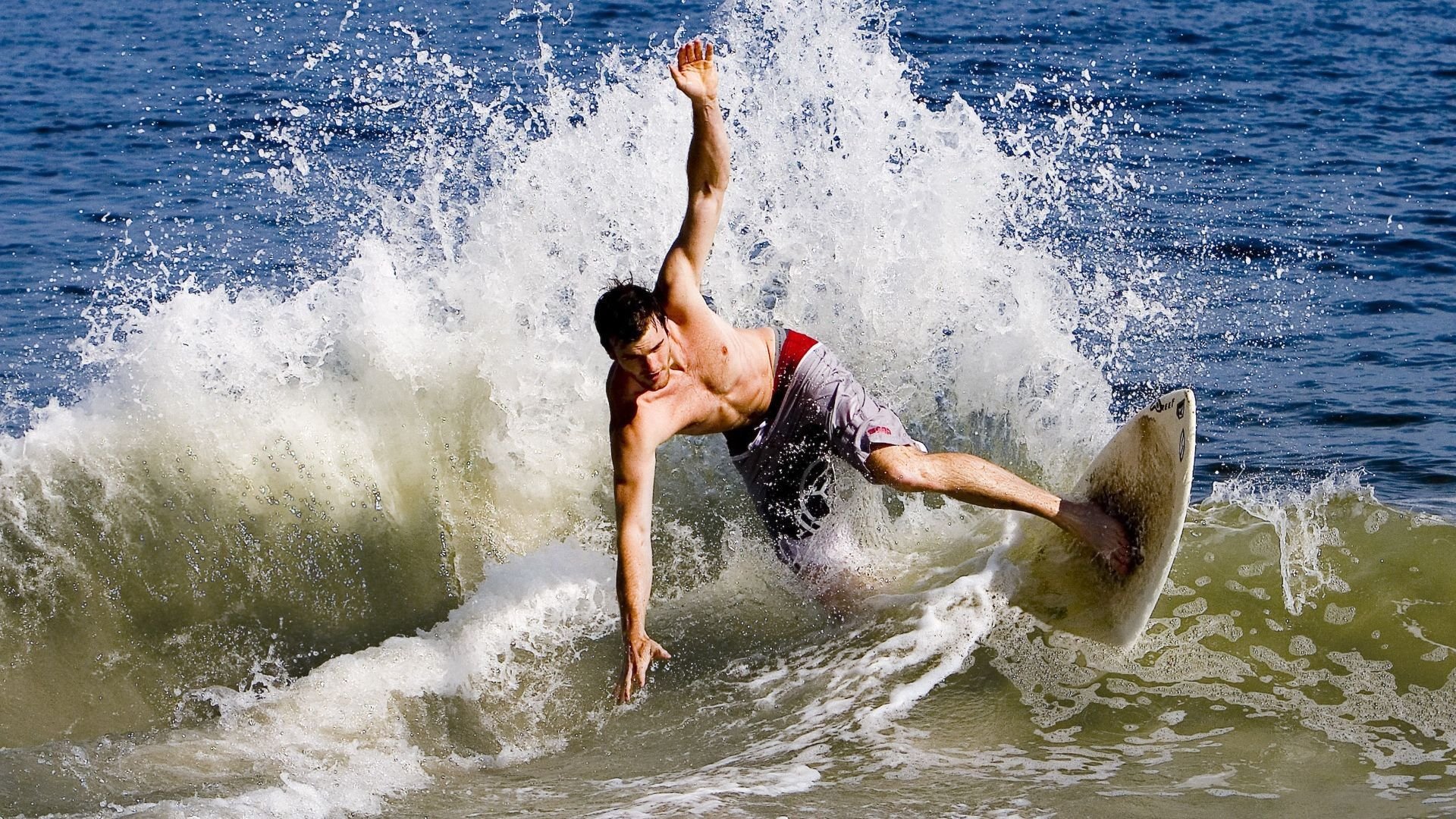 爱游戏电竞-【战术变化】球队如何应对不同对手制定策略，球队的问题